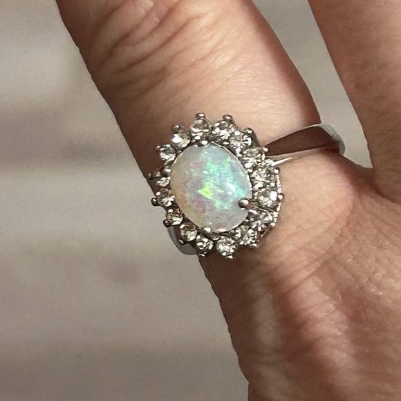 5/$25 woman Elegant Silver Opal Ring size 10 🥰 - Picture 4 of 7